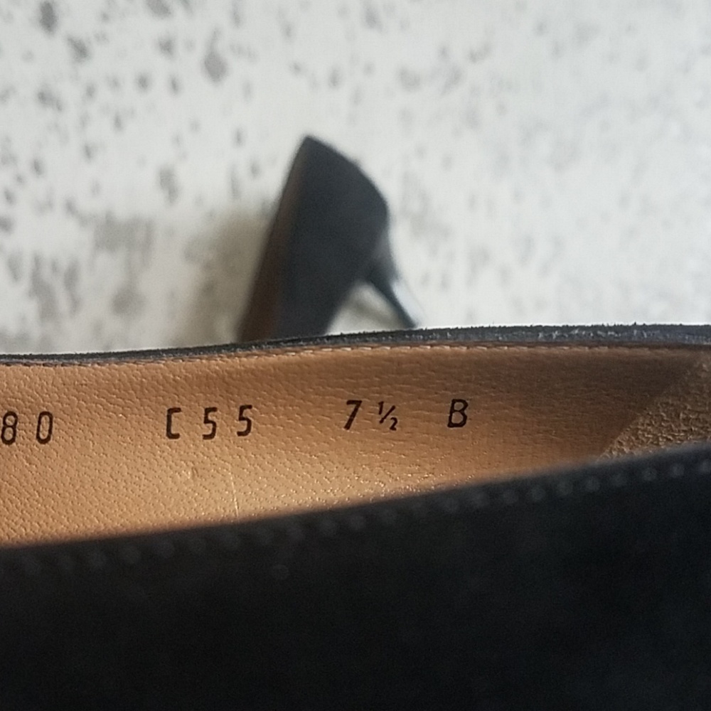 *SOLD* Salvatore Ferragamo Susi Suede Pumps - Picture 5 of 7